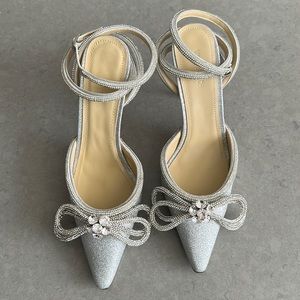 Mach Mach double bow pointed toe pump silver 37